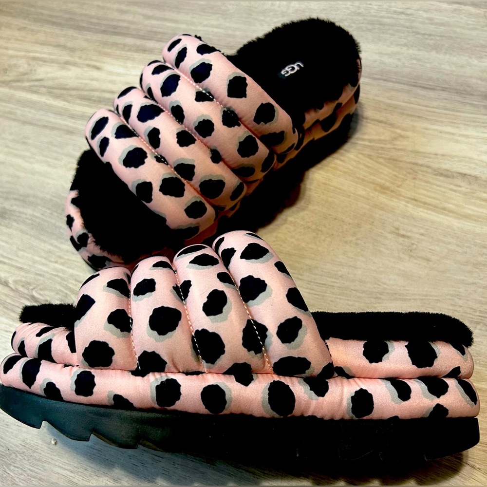 Ugg. Size 8. Comfy shoes.